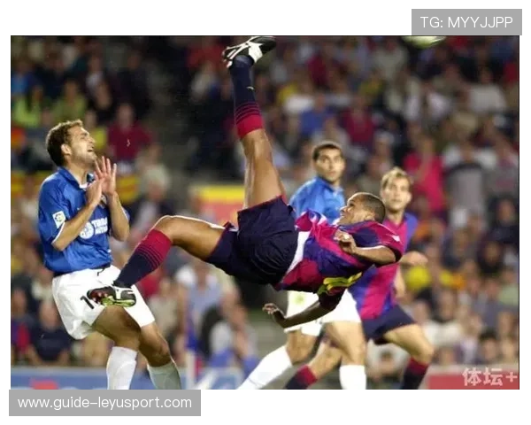 内马尔原地倒钩传球创造华丽配合，巴西场面极具观赏性