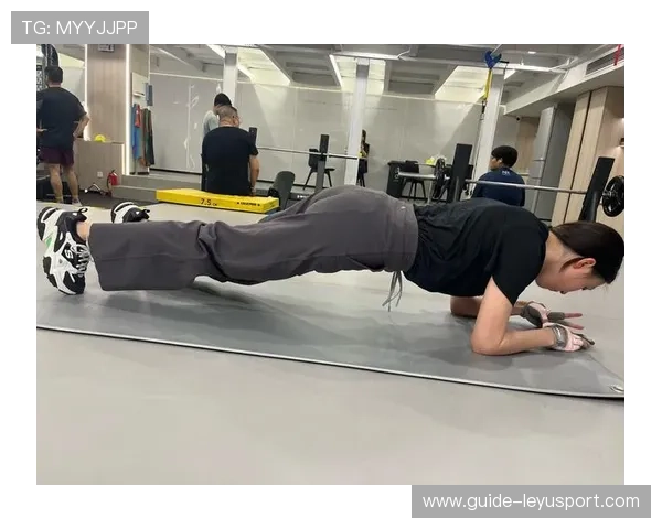 举重选手爆发力与核心训练法——打造极致力量的秘密武器 举重选手爆发力与核心训练法——打造极致力量的秘密武器